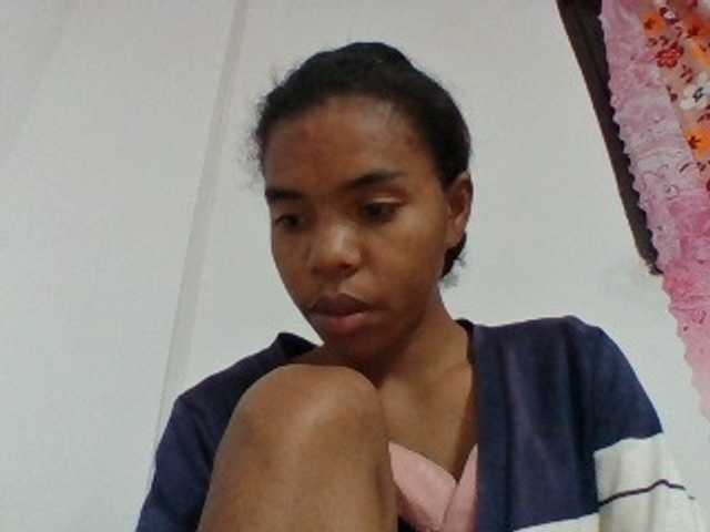 Emelie1a live cam on BongaCams
