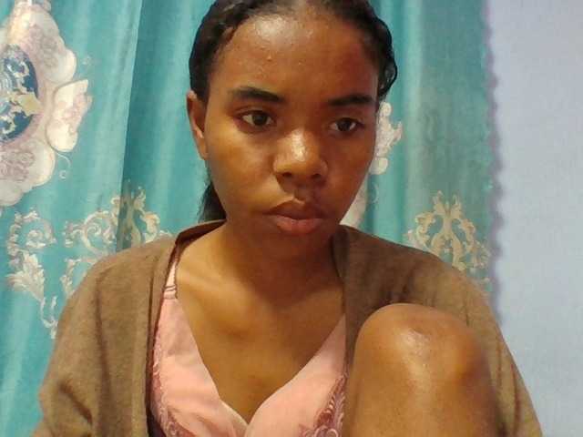 Emelie1a live cam on BongaCams