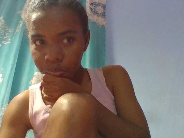 Emelie1a live cam on BongaCams