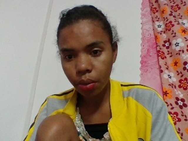 Emelie1a live cam on BongaCams