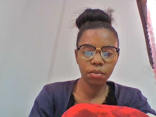 Emelie1a live cam on BongaCams