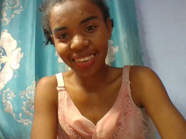 Emelie1a live cam on BongaCams