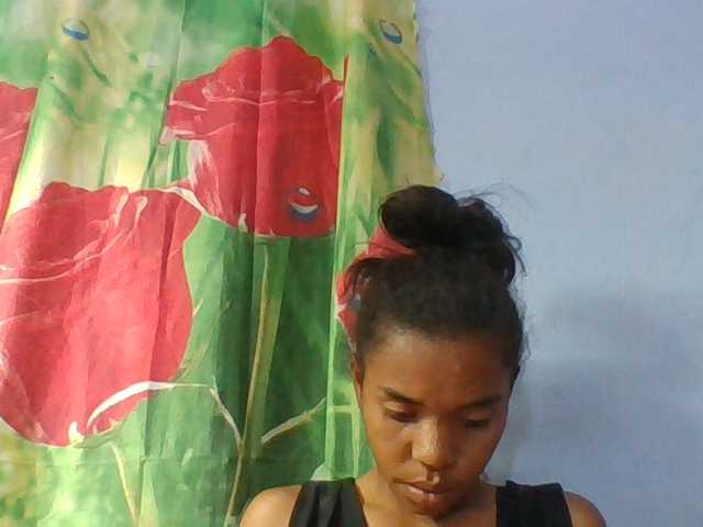 Emelie1a live cam on BongaCams