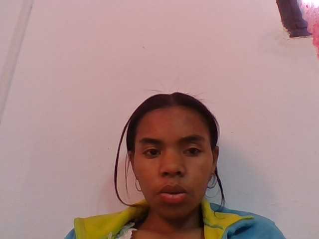 Emelie1a live cam on BongaCams