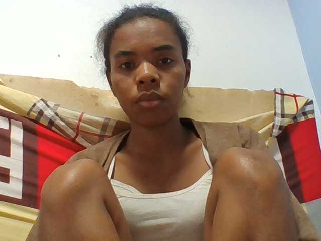 Emelie1a live cam on BongaCams