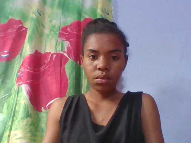 Emelie1a live cam on BongaCams