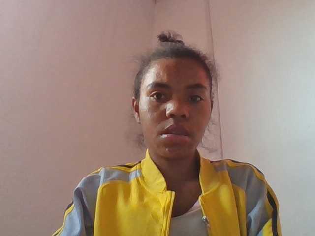Emelie1a live cam on BongaCams