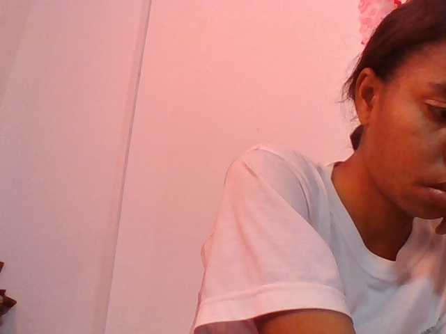 Emelie1a live cam on BongaCams