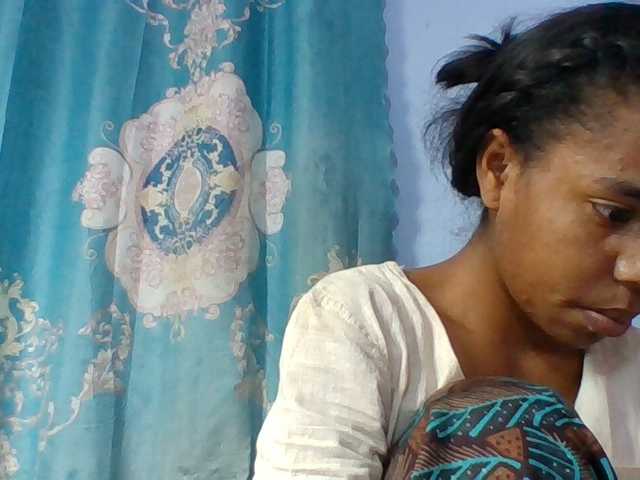 Emelie1a live cam on BongaCams