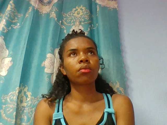 Emelie1a live cam on BongaCams