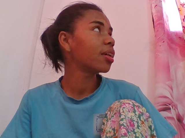 Emelie1a live cam on BongaCams