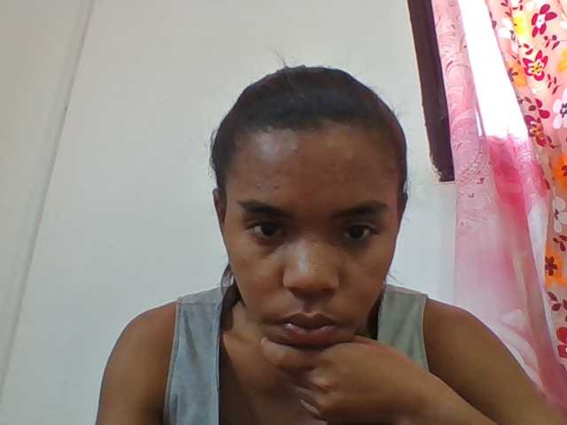 Emelie1a live cam on BongaCams