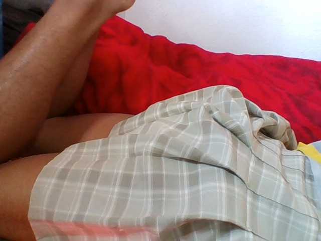 Emelie1a live cam on BongaCams