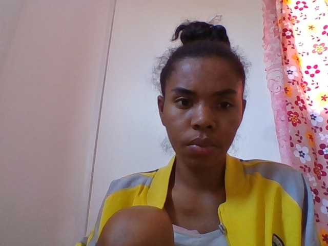 Emelie1a live cam on BongaCams