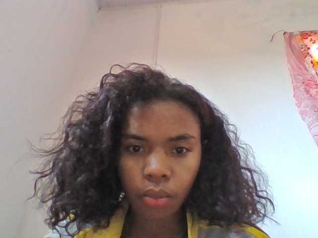 Emelie1a live cam on BongaCams