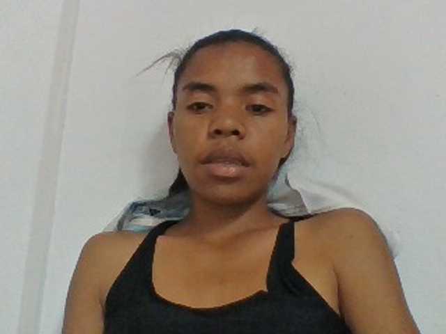 Emelie1a live cam on BongaCams