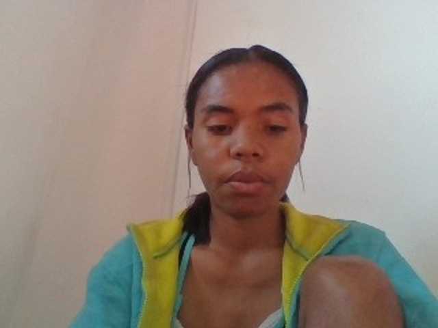 Emelie1a live cam on BongaCams
