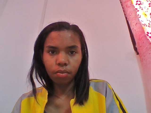 Emelie1a live cam on BongaCams