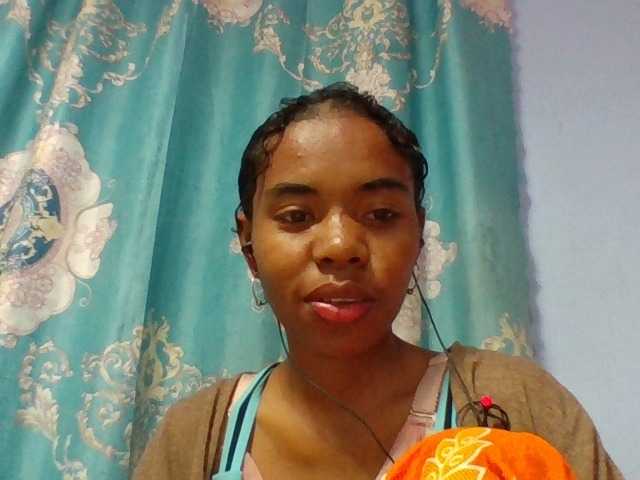 Emelie1a live cam on BongaCams