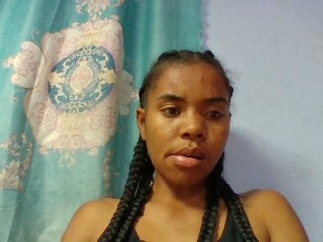 Emelie1a live cam on BongaCams