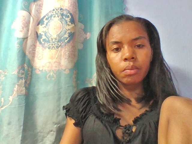 Emelie1a live cam on BongaCams