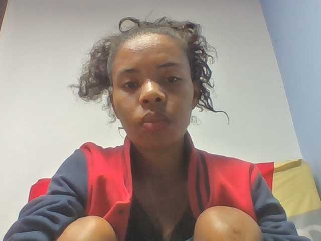 Emelie1a live cam on BongaCams