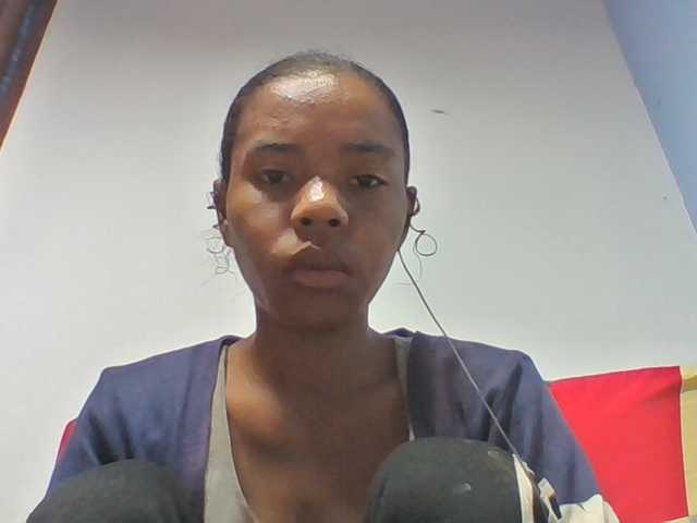 Emelie1a live cam on BongaCams