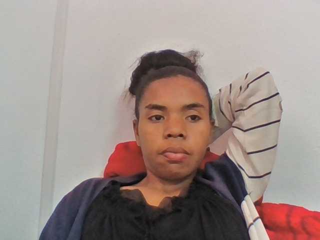 Emelie1a live cam on BongaCams
