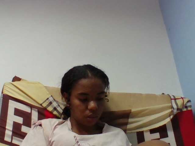 Emelie1a live cam on BongaCams