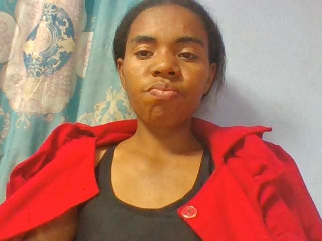 Emelie1a live cam on BongaCams