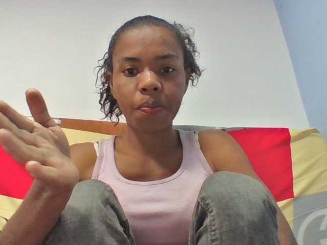 Emelie1a live cam on BongaCams