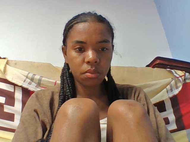Emelie1a live cam on BongaCams