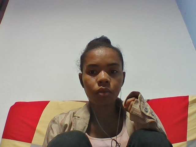 Emelie1a live cam on BongaCams