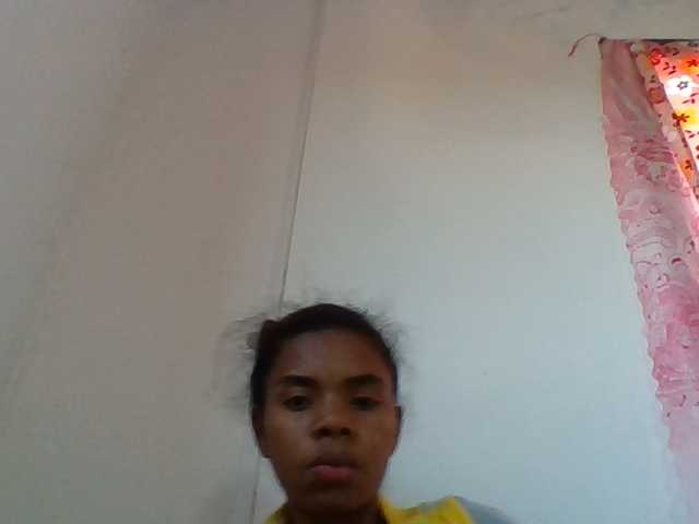 Emelie1a live cam on BongaCams