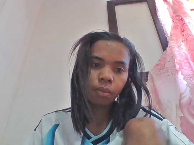 Emelie1a live cam on BongaCams