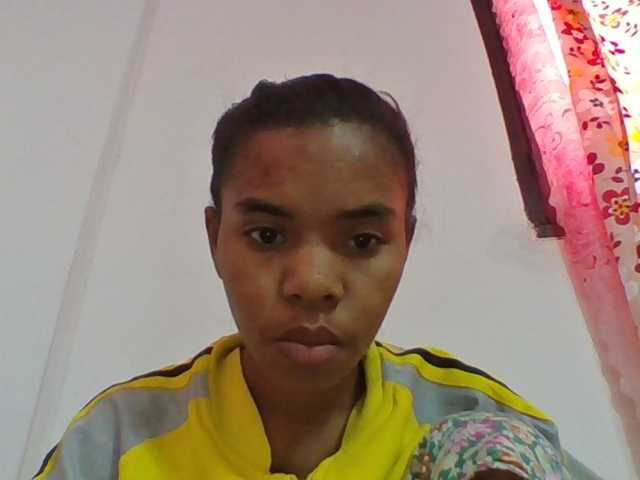 Emelie1a live cam on BongaCams