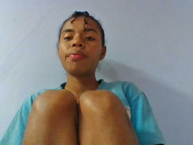 Emelie1a live cam on BongaCams