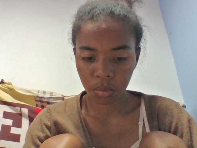 Emelie1a live cam on BongaCams
