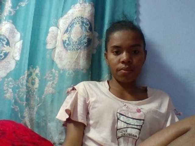 Emelie1a live cam on BongaCams