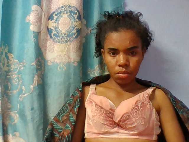 Emelie1a live cam on BongaCams