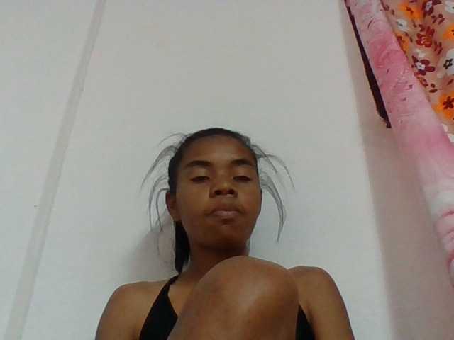 Emelie1a live cam on BongaCams