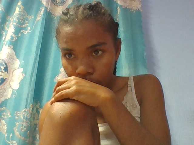 Emelie1a live cam on BongaCams