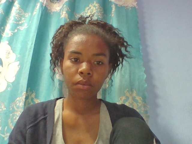 Emelie1a live cam on BongaCams