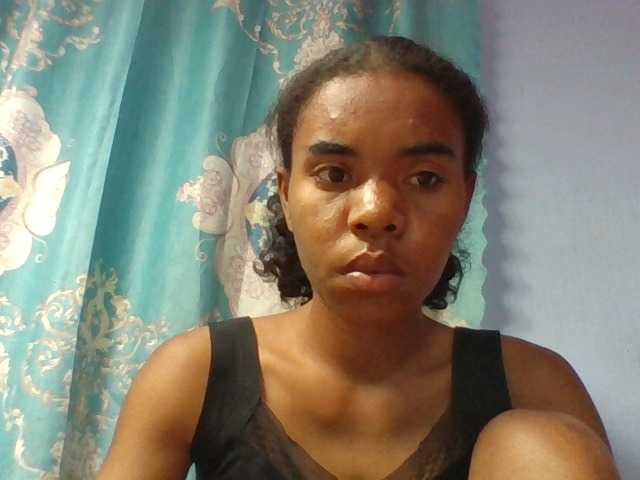 Emelie1a live cam on BongaCams