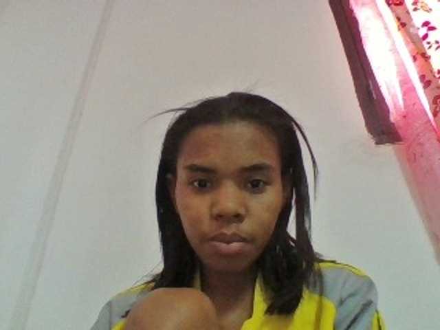 Emelie1a live cam on BongaCams