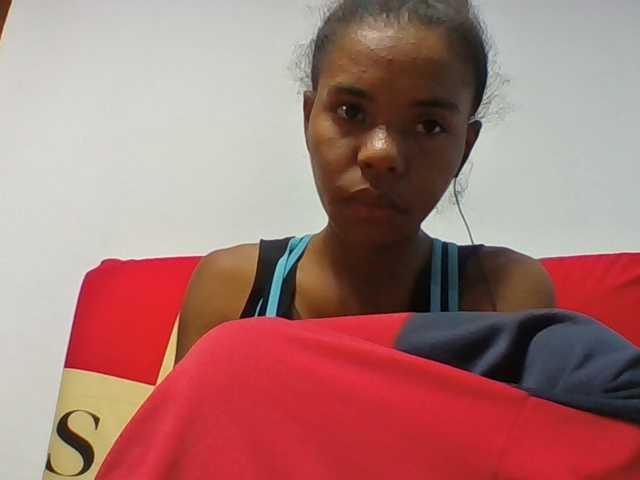 Emelie1a live cam on BongaCams