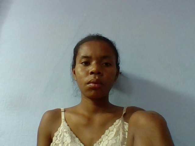 Emelie1a webcam bongacams model stream image