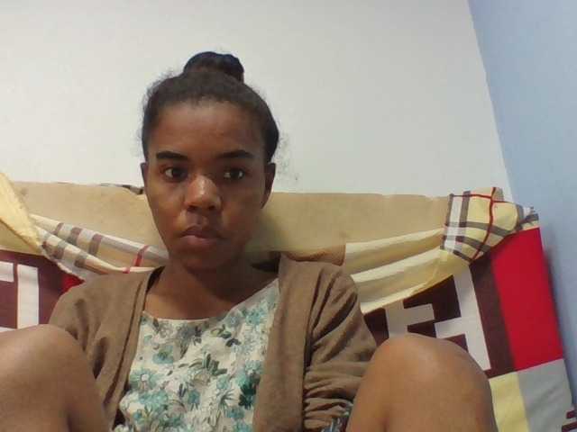 Emelie1a live cam on BongaCams