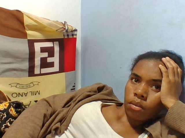 Emelie1a live cam on BongaCams