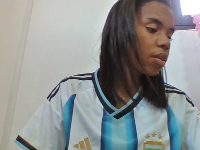 Emelie1a live cam on BongaCams